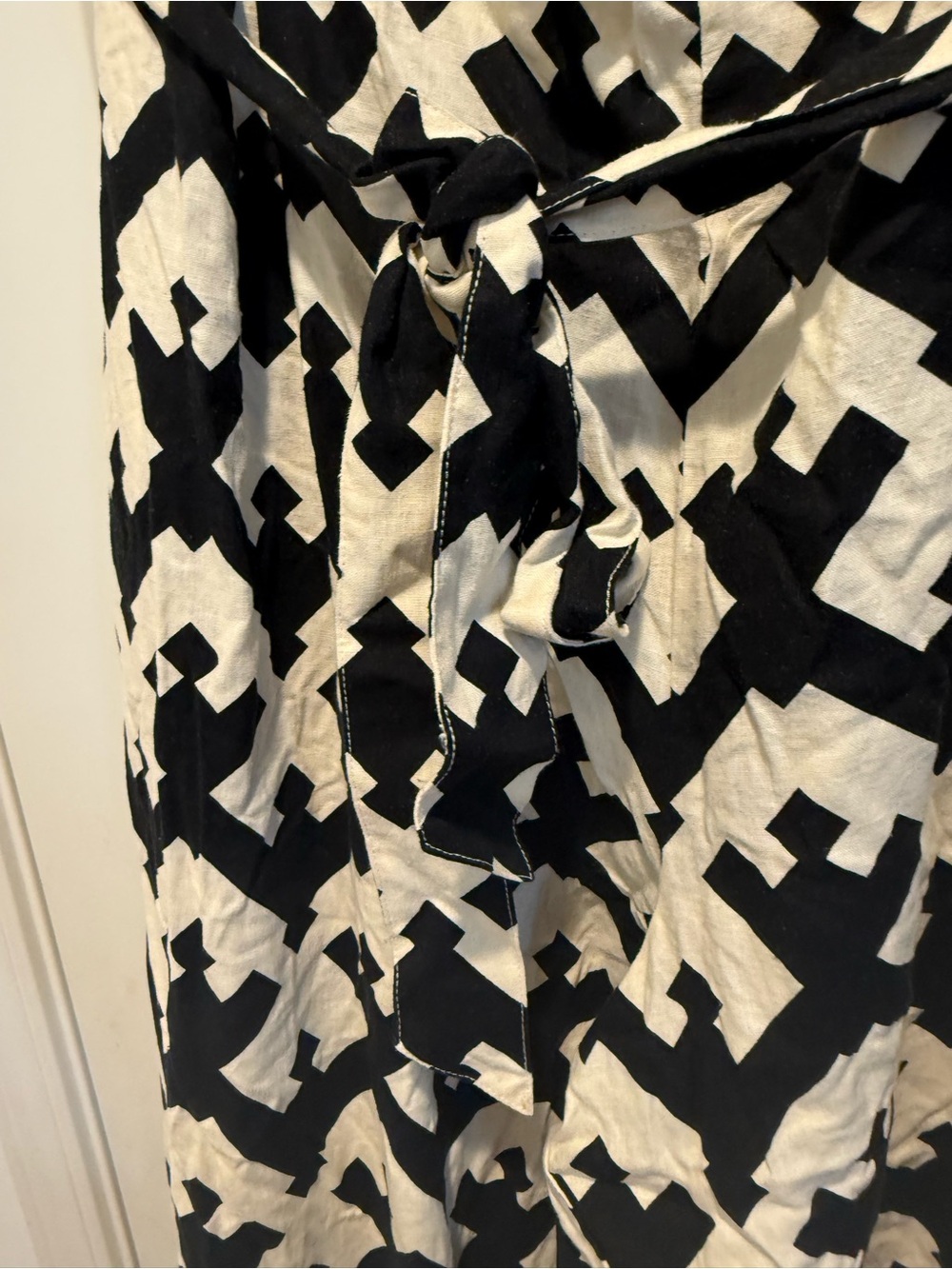 Black & White Geometric Wide Leg Pant (Winkles are free ;) - Picture 3 of 5